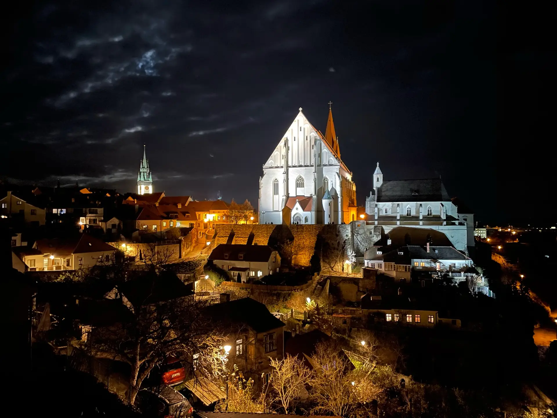 mesto znojmo mikulas radnice noc
